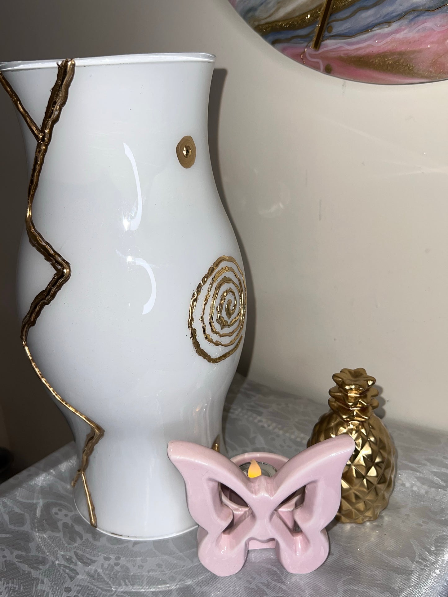 White Gold Lace Pillar